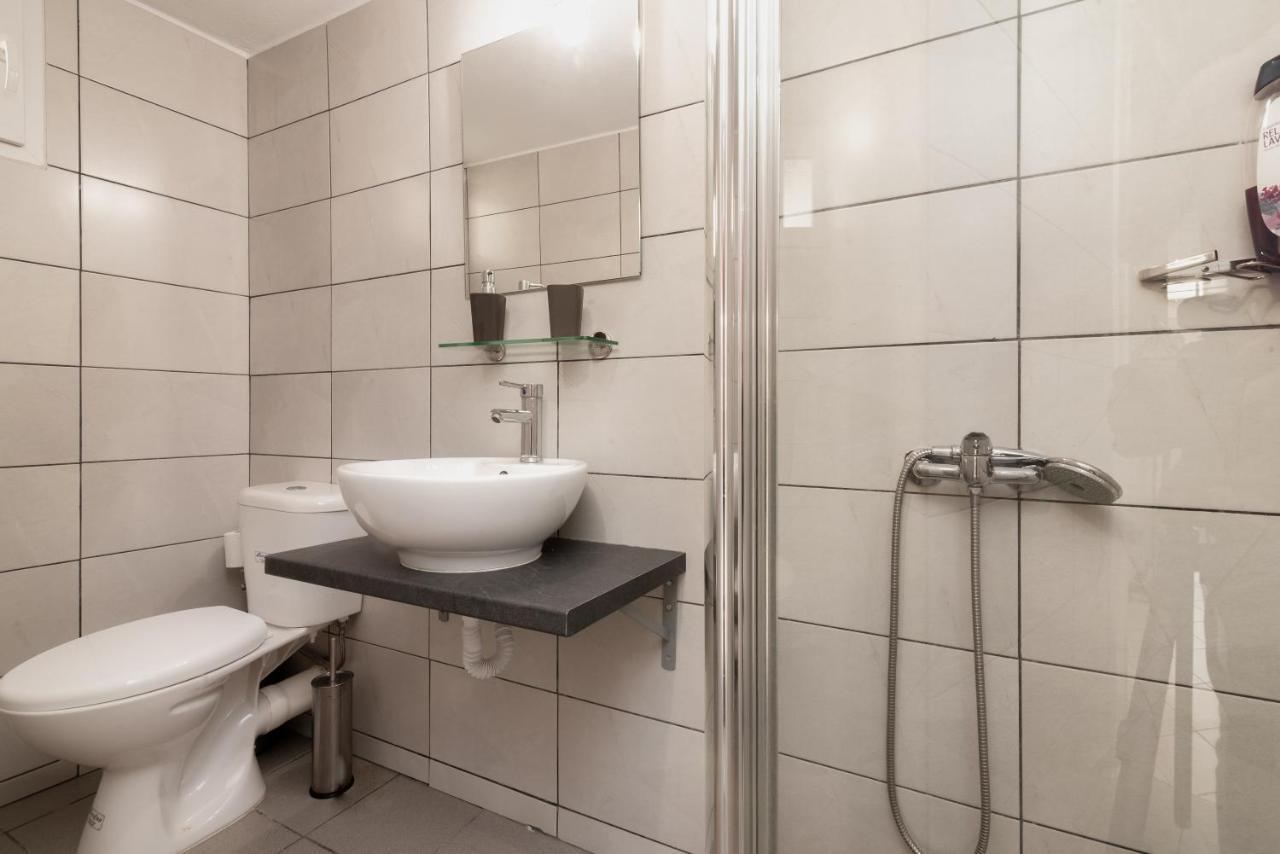 Spacious Apartment-600M From The Subway Atene Esterno foto